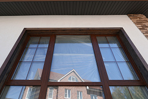 Фасад в стиле Шале: Изысканный коттедж в Новом Щеглово от Лесобиржи-Спб