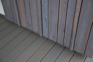 Изысканная терраса из сибирской лиственницы в Солнечной Долине