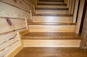 межэтажная лестница из мебельного щита