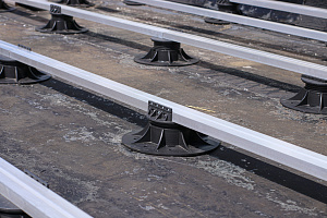 Эксклюзивная терраса из термоясеня на эксплуатируемой кровле в Санкт-Петербурге