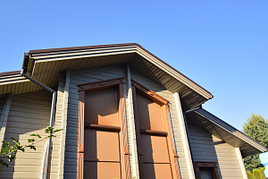 Финская надежность и русское брусовое зодчество: реставрация дома в Никольском краской Tikkurila Vinha