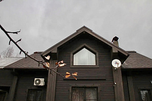 Заводская покраска + скрытый монтаж + контрастные акценты: как мы превратили обычный дом в стильный архитектурный объект