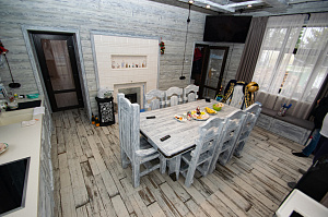 внутренняя отделка брашированным и крашеный планкеном 13