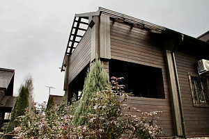 Заводская покраска + скрытый монтаж + контрастные акценты: как мы превратили обычный дом в стильный архитектурный объект