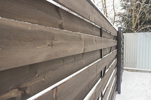 забор из планкена 3