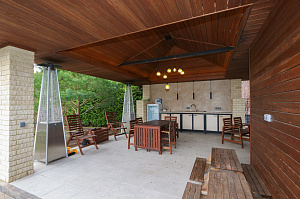 Скрытый крепёж, цеховая покраска и сибирская лиственница: почему этот проект в Мысе Удальцово не требует внимания уже 4 года