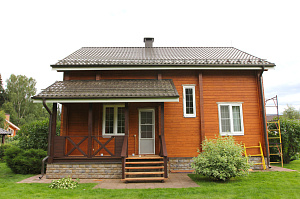 покраска дерева снаружи дома