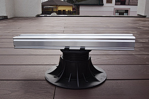 Инженерное совершенство: регулируемые опоры, алюминиевые лаги и термоясень для вашей кровли