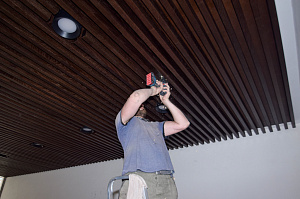 Потолок, о котором говорят: трендовое решение для статусного офиса