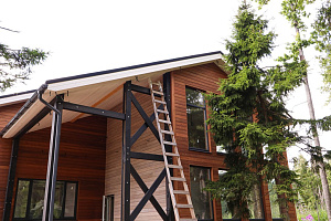 Петергоффские аллеи требуют статуса: как термолиственница преобразила каркасный дом в элитном посёлке