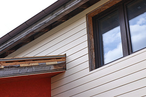 Фасад с характером: Сочетание лиственницы, сосны и камня в Honka Family Club