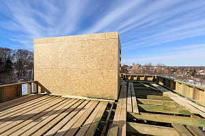 Современный каркасный дом с эксплуатируемой кровлей у Озера Врево