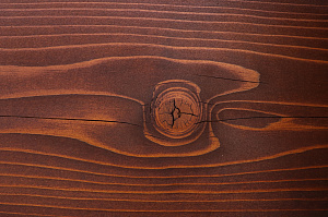 Комплекс работ по покраске деревянного дома с балками на террасе и стобами