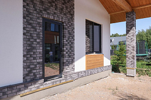 Не просто баня, а место силы: проект с парной на троих, уютной комнатой отдыха и крытой террасой