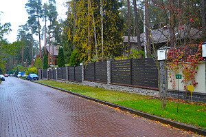 забор крашеный из планкена