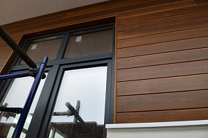 комбинация камня и дерева