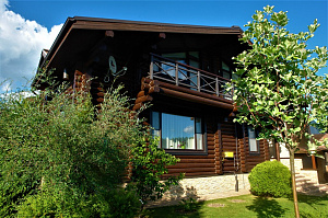 крашеный дом маслом