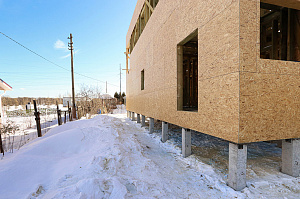 Современный каркасный дом с эксплуатируемой кровлей у Озера Врево