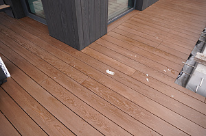 Терраса из термоясеня на эксплуатируемой кровле