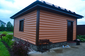 блок хаус на фасаде дома