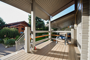 Финская надежность и русское брусовое зодчество: реставрация дома в Никольском краской Tikkurila Vinha