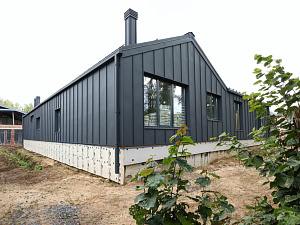 Поместье «Алексеевское»: фасад из термососны в четырех цветах — смелое решение для взыскательных владельцев

