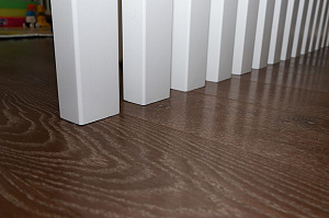 Элегантное зонирование: реечные перегородки из дуба в Кюмлено