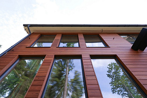 Петергоффские аллеи требуют статуса: как термолиственница преобразила каркасный дом в элитном посёлке