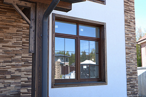 Фасад в стиле Шале: Изысканный коттедж в Новом Щеглово от Лесобиржи-Спб