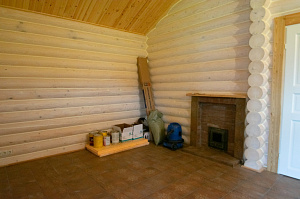 крашеное бревно