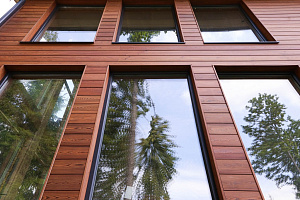 Петергоффские аллеи требуют статуса: как термолиственница преобразила каркасный дом в элитном посёлке