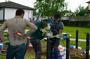 установка фундамента на сваях