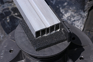 Эксклюзивная терраса из термоясеня на эксплуатируемой кровле в Санкт-Петербурге