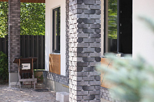 Не просто баня, а место силы: проект с парной на троих, уютной комнатой отдыха и крытой террасой