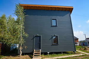 фасад дома из прямого планкена