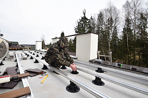 Инженерное совершенство: регулируемые опоры, алюминиевые лаги и термоясень для вашей кровли