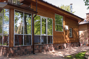 Бревенчатый дом больше не нуждается в ремонте каждые 5 лет: как вентилируемый фасад и цоколь White Hills решили проблему навсегда