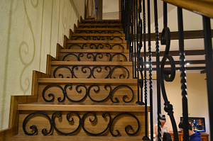 ковка для лестницы из дуба