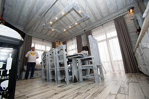 внутренняя отделка брашированным и крашеный планкеном 18