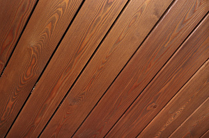 Скрытый крепёж, цеховая покраска и сибирская лиственница: почему этот проект в Мысе Удальцово не требует внимания уже 4 года