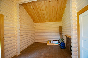 покраска бревна