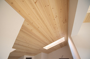 монтаж кедровой вагонки на потолок