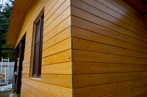 скошенный планкен покрашенный в цеху