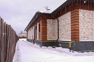 Не просто дом, а заявление: сочетание природного дерева и холодного мрамора в проекте, который выделит вас среди соседей