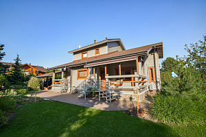 Финская надежность и русское брусовое зодчество: реставрация дома в Никольском краской Tikkurila Vinha