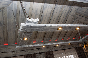 внутренняя отделка брашированным и крашеный планкеном 3