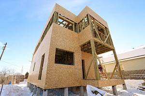 Современный каркасный дом с эксплуатируемой кровлей у Озера Врево