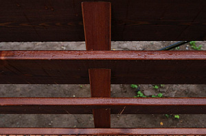 Элегантный забор из планкена и кирпича на Прохладном озере