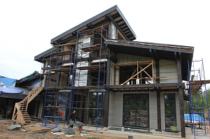 Масштабная реконструкция загородного дома: термоясень, фахверк с историей и идеальная геометрия каждого элемента