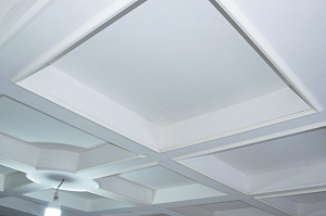 белые потолки из гипсокартона